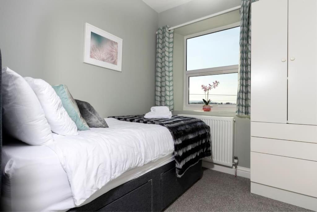 Auckland View - A Comfy & Spacious 4Bed With Views Coundon Екстериор снимка