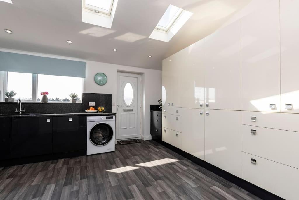 Auckland View - A Comfy & Spacious 4Bed With Views Coundon Екстериор снимка